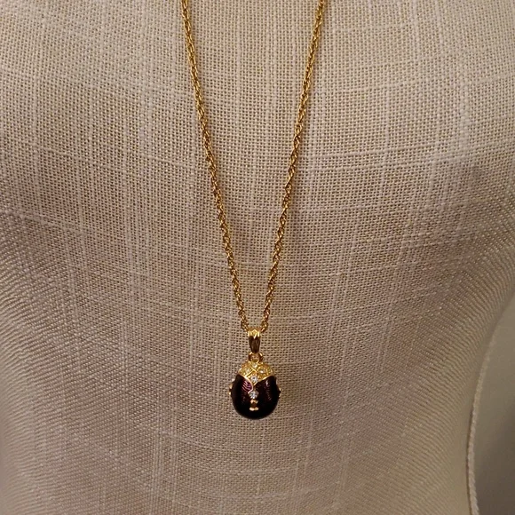 Vintage AVON Gold Tone Necklace Purple Enamel & Rhinestone Faberge Egg Pendant - Picture 2 of 9